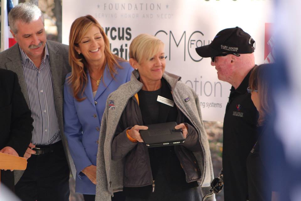 Michael Schlitz Receives his iPad Schlitz 6